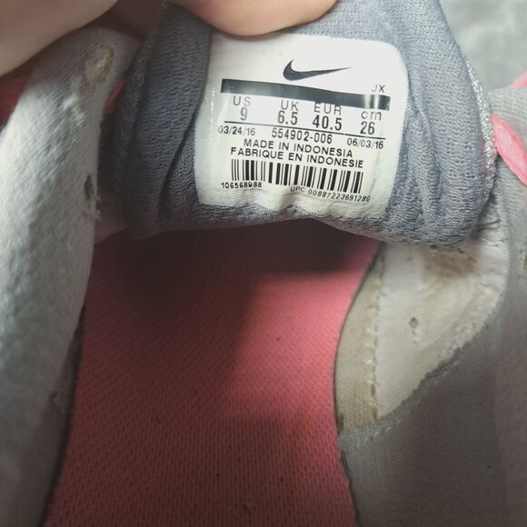 Nike Revolution 2 Trainer Sneakers WOMENS SIZE 9 Wolf Grey trainers walking - Picture 9 of 11